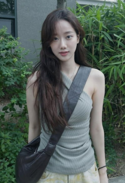 前 걸그룹 센터의 위엄…이나은, 수수한 옷차림에도 숨겨지지 않는 미모