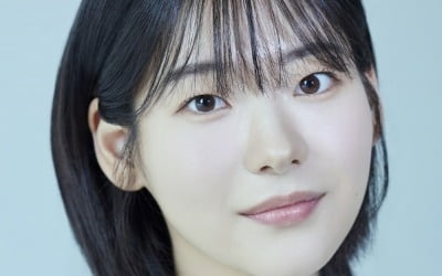 Cho Yoon-soo, Kim Da-mi, and Cynthia are followed by director Park Hoon-jung's pick