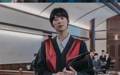 Jung Eun-chae, the prosecutor's uniform looks good on you.