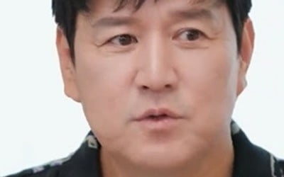 [종합] '19살연하♥' 변우민 "아내 중3 때 처음 만나, 6년 열애…임신 포기했는데 생겨" ('4인용식탁')