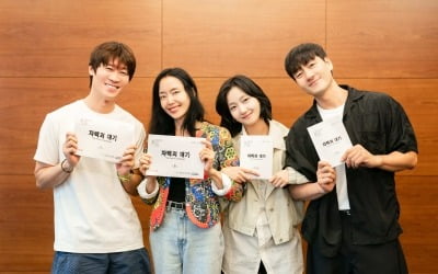 [공식] 송혜교·한소희는 떠났다…'자백의 대가' 넷플릭스 편성, 전도연·김고은 주연