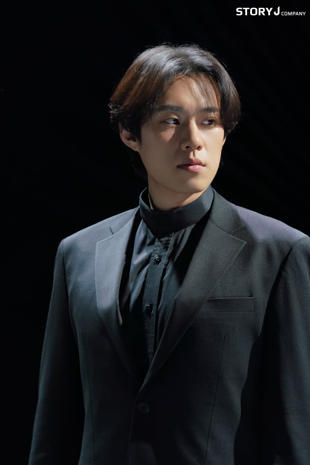 '노 웨이 아웃' 김성철, 경건한 목사님의 눈빛