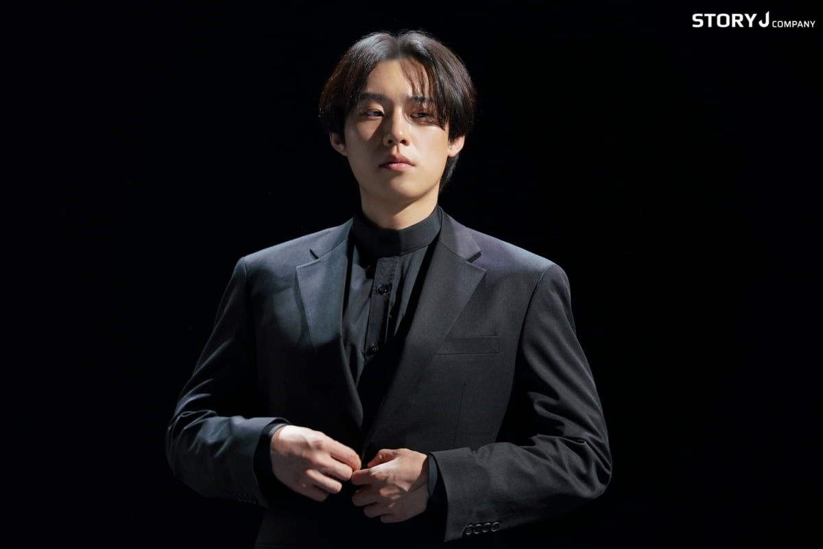 '노 웨이 아웃' 김성철, 경건한 목사님의 눈빛