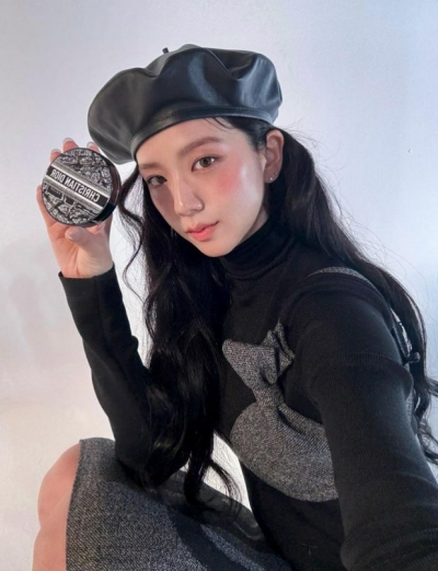 '인간 명품' 블랙핑크 지수, D사 화장품 보다 빛나는 '공주님 미모'