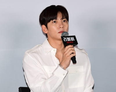 지창욱, 전도연 선배 앞에서 긴장을 많이 했다[TEN포토]
