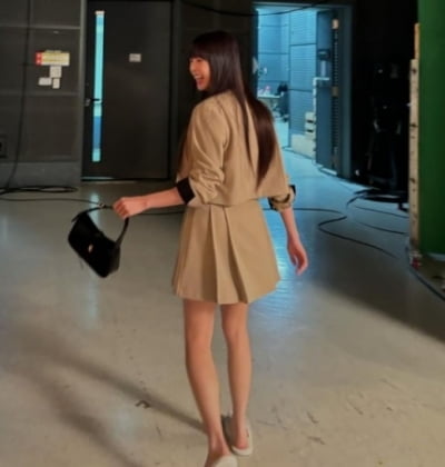 Uhm Hyun-kyung Flaunts Perfect Figure in Recent Photos