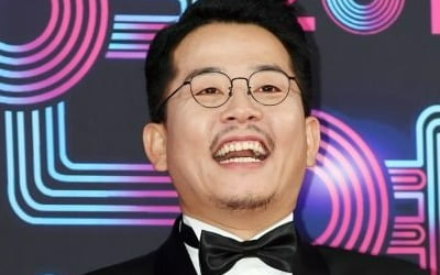 Kim Jun-ho burst into a double celebration ahead of his marriage