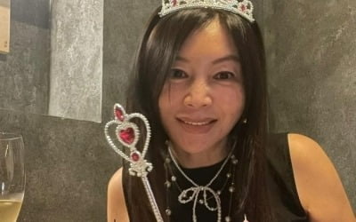 황신혜, 62세 안 믿기는 공주님 미모…요술봉+왕관 찰떡이네