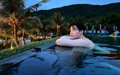 イ・ジョンソクが夏休みの写真を公開