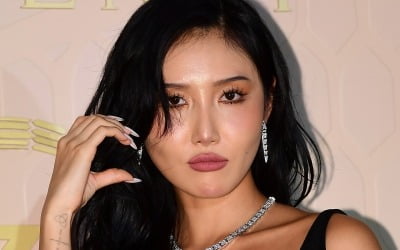「セクシークイーン」ファサ側、「9月カムバック準備中」