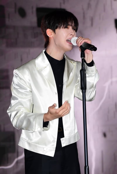 아스트로 윤산하, 감성 짙은 목소리[TEN포토]