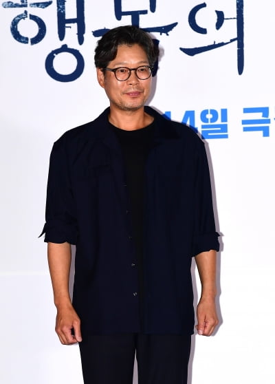 유재명, 연기변신 기대하세요[TEN포토]