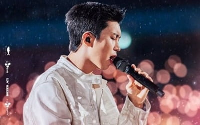 임영웅, 상암벌 달군 열기…'임영웅 | 아임 히어로 더 스타디움' CGV 개봉