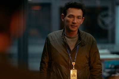 황정민, 9년 전 비주얼 그대로…'"베테랑2', 쌍수 들고 환영"