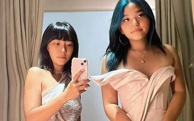 '이범수와 이혼' 이윤진, 해외서 홀로서기 제대로 즐기는 중…화려한 드레스업