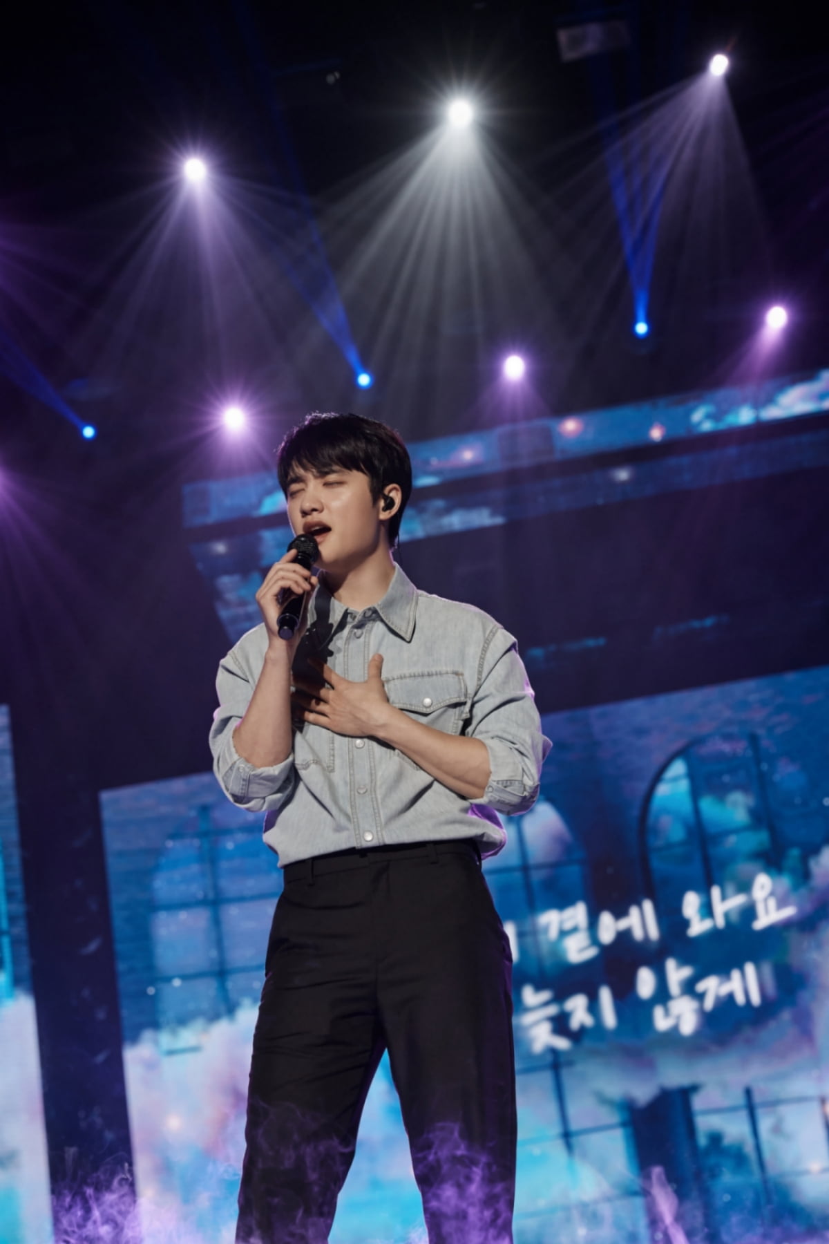 평일 콘서트도 전석 매진…도경수, 싱가포르 女心 홀려