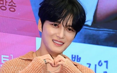 김재중, 예능·드라마 이어 음악방송까지 뚫었다…16년 만 '인기가요' 출격 [TEN이슈]