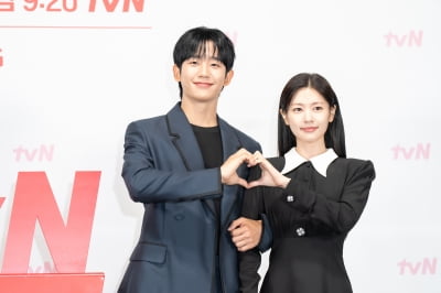 37-year-old Jung Hae-in ♥ 36-year-old Jung So-min, wearing school uniforms again