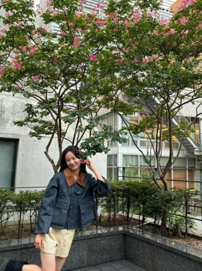 요정이라 더위 안 타나…장규리, 40도 폭염에 바람 안 통하는 아우터 장착