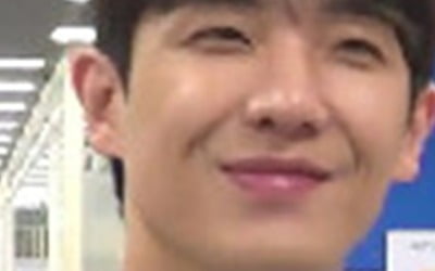Lee Jun, flexed properly