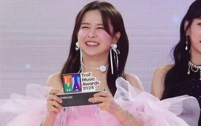 은가은, 8월 '이달의 가수' 선정…8년 무명 끝 빛 본 트로트 여신[TEN차트]