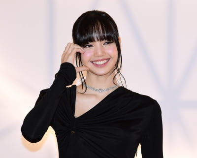 ブラックピンクリサ、財閥2世とハワイデート