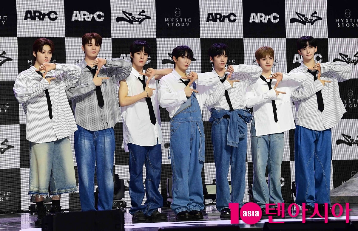 아크, 미스틱스토리 보이그룹 데뷔[TEN포토]