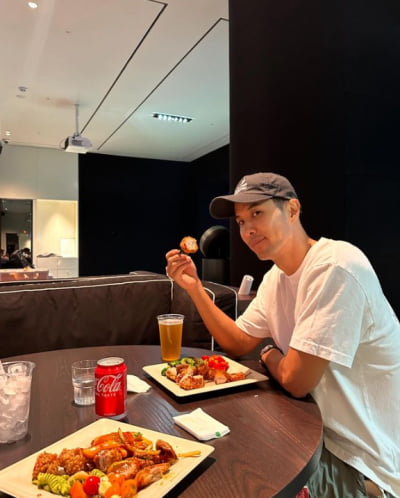 Kim Ji-seok Shares Recent Update Amid Relationship with Lee Joo-myung