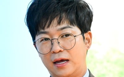 Hong In-gyu Clarifies Monthly Income Rumors at 'Dokbak Tour 3' Press Conference