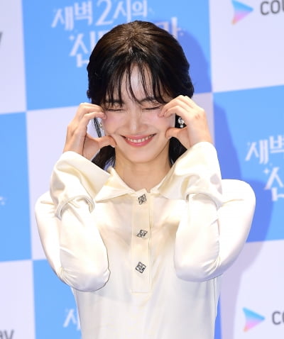 신현빈, 부끄러운 하트[TEN포토]