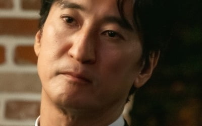 Shin Hyun-joon's Charismatic First Still Revealed for Upcoming Drama