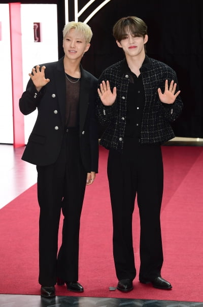 세븐틴 호시-에스쿱스, 드레스코드 블랙 남다른 분위기[TEN포토]
