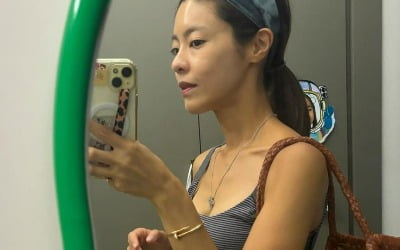'치과의사♥' 이윤지, 휴가룩은 C사 팔찌로 완성…"평범하고 재미난 하루 선물"
