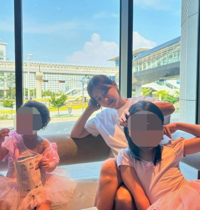 '44세' 이지혜, 키즈카페+놀이기구 코스에도 멀쩡한 두 딸에 결국 '백기'