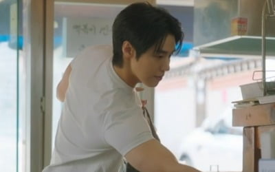 Lee Seung-hyub Brings Energy to 'Mom's Friend's Son'