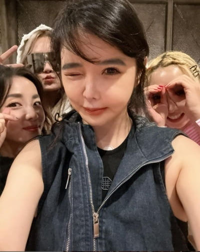 살 빼고 화장 지운 박봄, 2NE1 완전체 인증샷 방출→콘서트 기대감 자극 [종합]