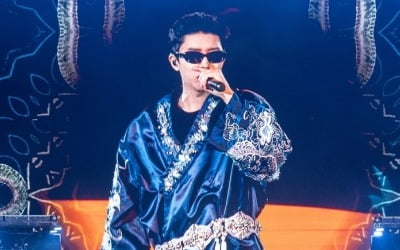 임영웅, 도심까지 하늘빛으로 물들였다…'아임 히어로' 개봉 기념 '페스타'