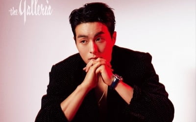 이러니 홍석천이 반했지…'187cm' 정건주, 치명적인 슈트핏 자랑 [화보]