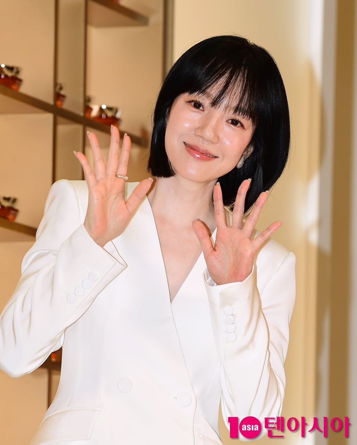 임수정, 귀엽게 양손인사[TEN포토]