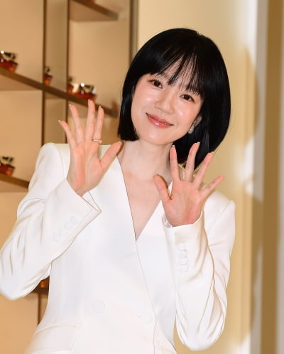 임수정, 귀엽게 양손인사[TEN포토]