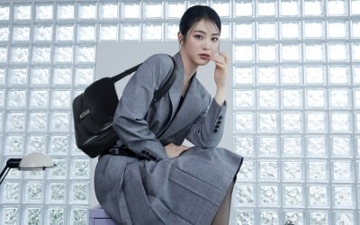 '168cm 47kg' 신예은, 김태리 만나고 달라졌네…이제껏 못 봤던 세련미 발산 [화보]