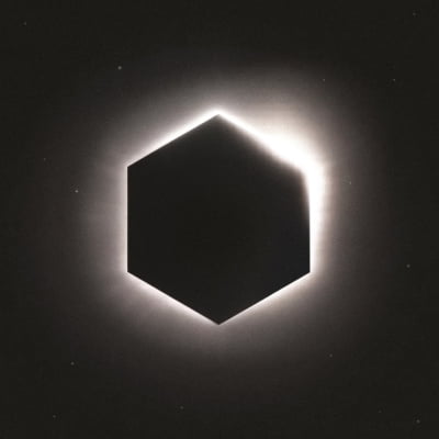 グルービールームの規定、新名「アイオン（IÖN）」がデビューアルバム『CÖURAGE』で新たな音楽世界を提示