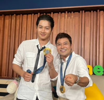 '171cm' 맞아?…전현무, 프로필 조작 의심되는 '192cm' 오상욱 옆 귀요미