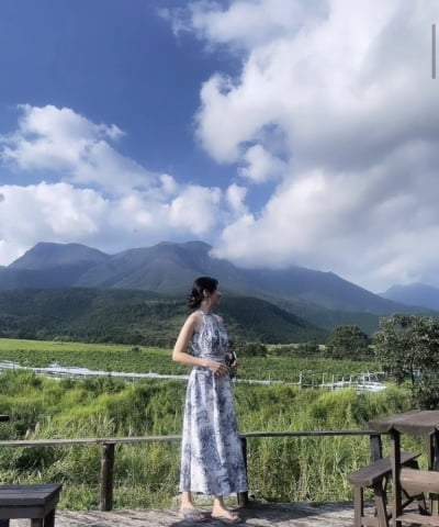 Min Hye-yeon Showcases Feminine Elegance in Latest Photos