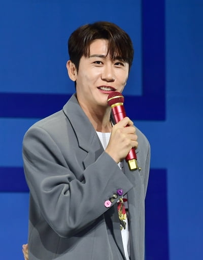 '컴백' 영탁 "장르 확장 욕심? 해오던 것 한 것뿐, 안 할 이유 없었다"