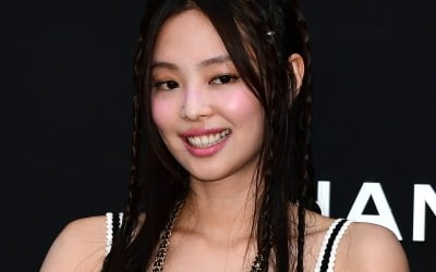 [공식] 블랙핑크 제니, 부친 책 출판 소문 거짓이었다…"전혀 무관한 허위 사실" 강경 대응 [전문]