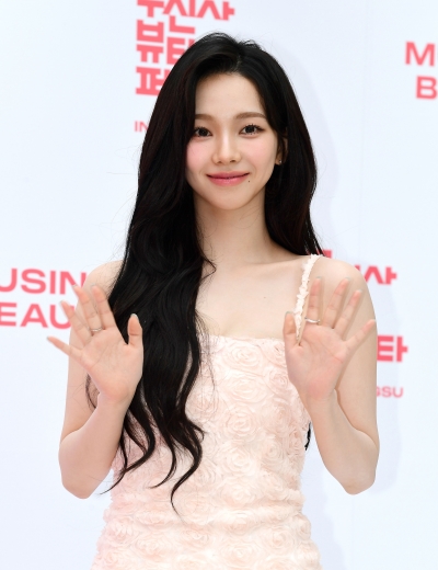 에스파 카리나, 손 흔드는 인형[TEN포토]