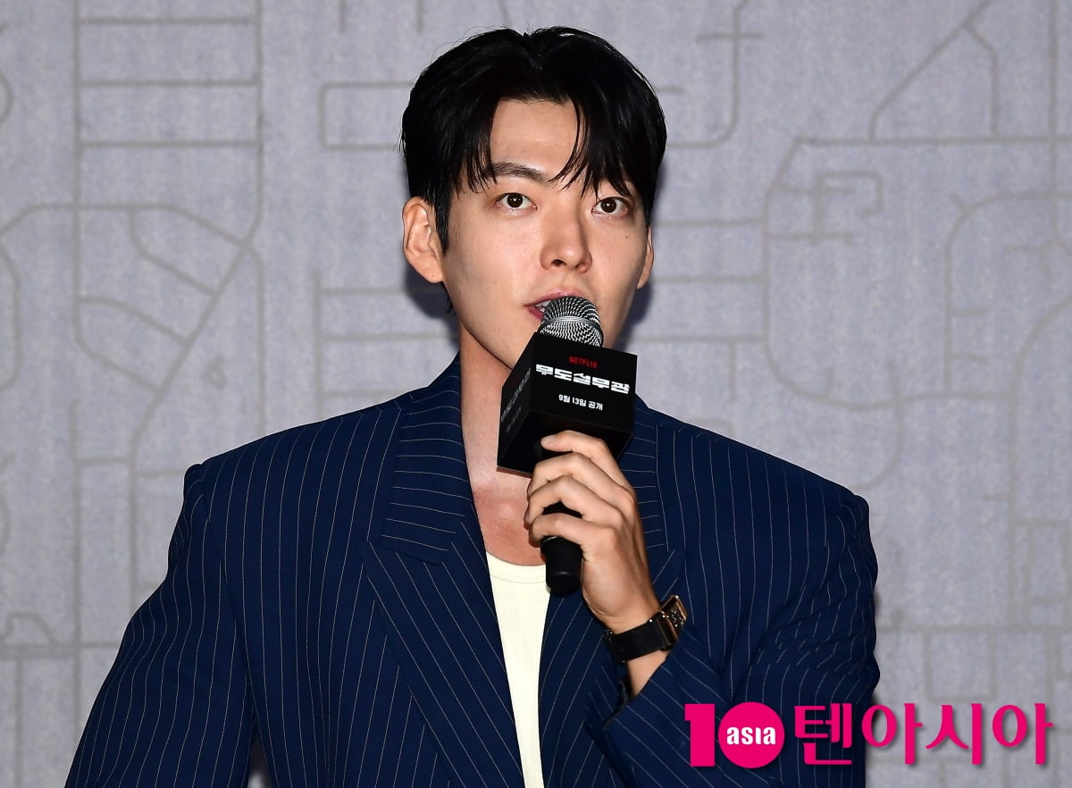 김우빈, 김성균이란 에너지 드링크 같은 존재[TEN포토]