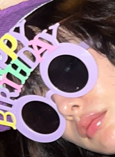 '담배+노브라'…파격 일상으로 팬들 놀래킨 나나, 생일 맞이 '건전' 깨발랄 변신