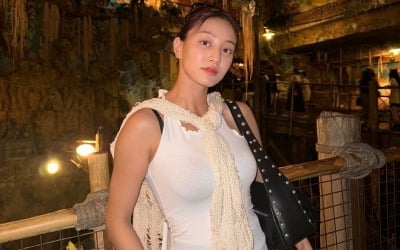 누가 찍어줬길래…지효, 망사에 한뼘 초미니 입고 '여친짤' 탄생